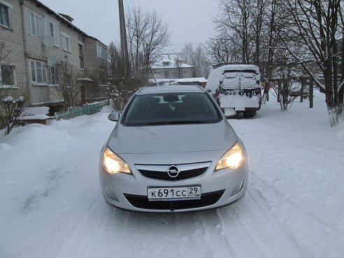 Фото Opel Astra 2012 года