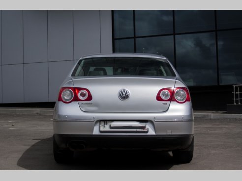 Фото Volkswagen Passat 2010 года